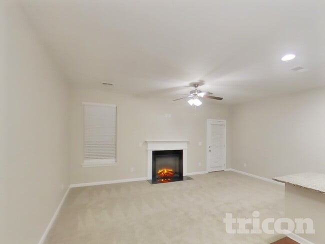 Foto del edificio - 394 Lossie Ln