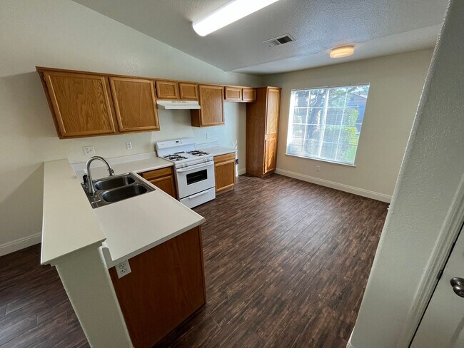 Building Photo - SE Visalia home coming soon!!