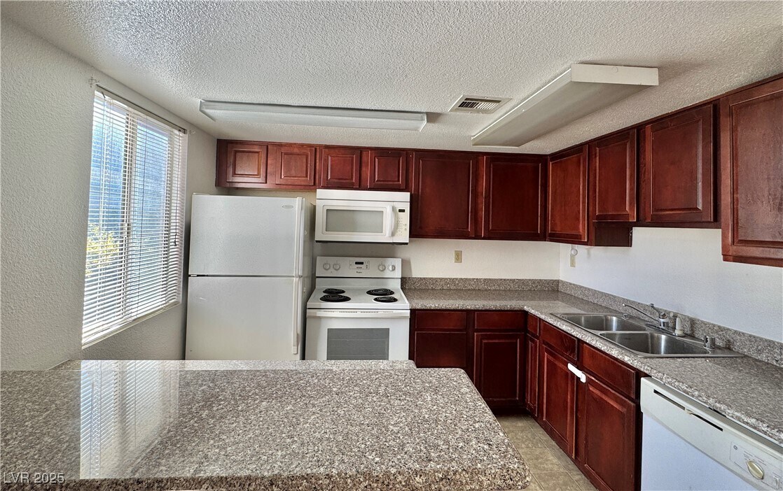 Foto principal - 5422 River Glen Dr