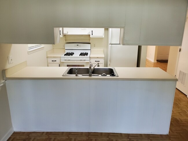 Building Photo - 15 Peach Row