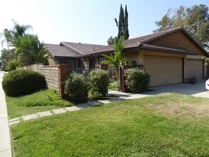 Building Photo - 25687 Serena Dr