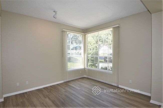 Building Photo - 1213 Brampton Pl