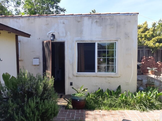 Building Photo - 1118 Hollyburne Ave