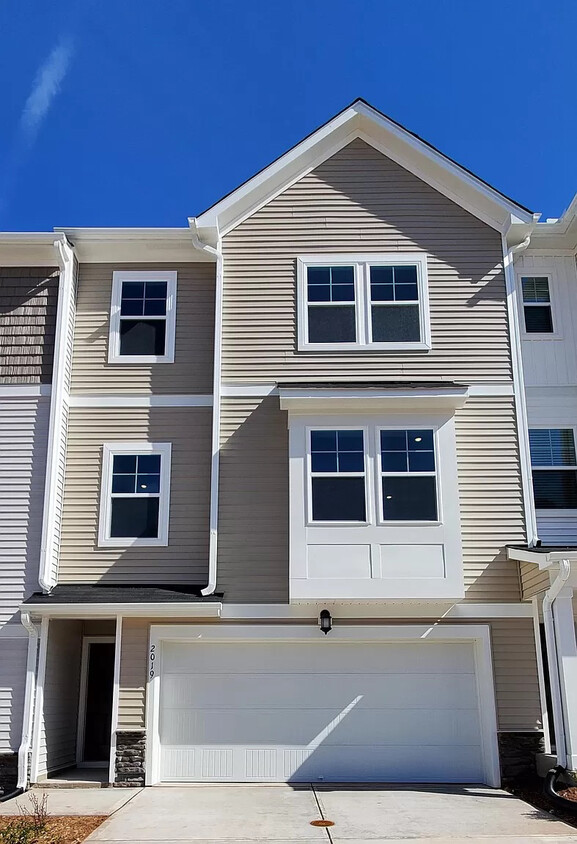 Foto principal - Room in Townhome on Sandwood Loch Dr