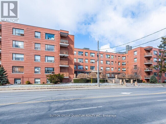 Photo du bâtiment - 2550 Bathurst St