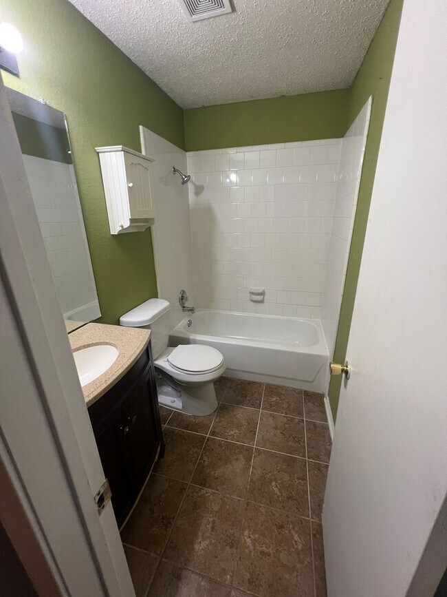 Photo - 1004 Wintercreek Dr (Denton, TX) House
