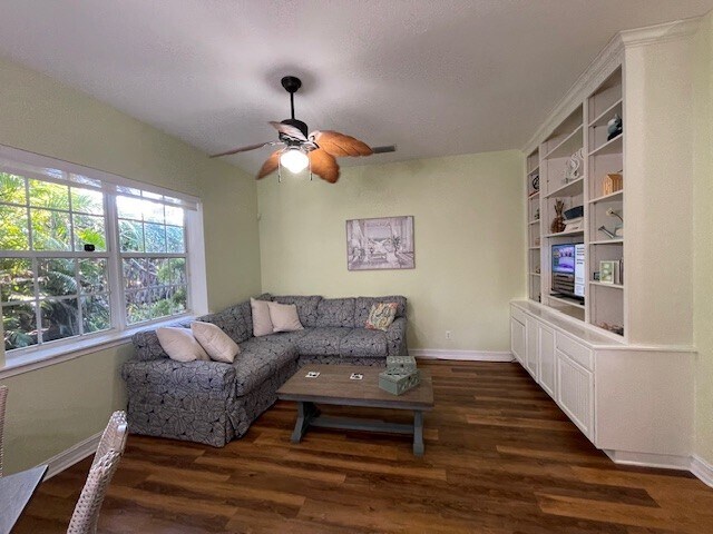 Foto del edificio - 7831 Winona Rd