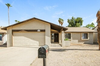 Building Photo - 10308 W Calle Del Oro