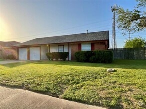 Building Photo - 4243 Bermuda Dr