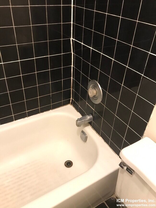 Foto del edificio - 2047 N Hoyne Ave