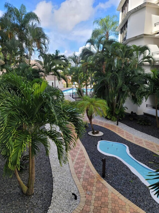 interior garden - 13953 SW 66th St