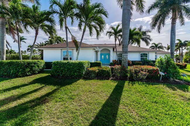 Foto del edificio - Seasonal Fully Furnished Home on Marco Island - AVAILABLE NOW