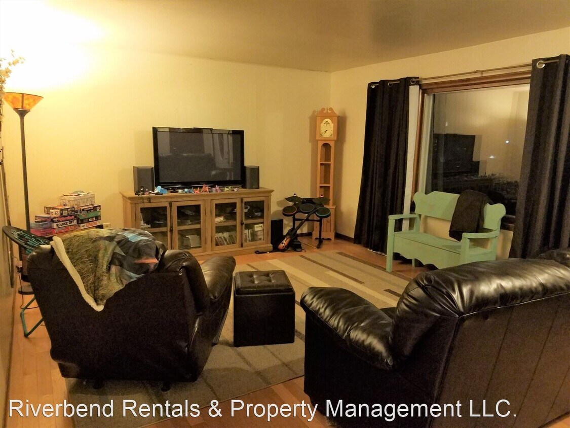 944 Leonard Dr, Eau Claire, WI 54703 House Rental in Eau Claire, WI
