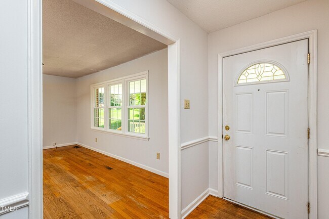 Building Photo - 1113 Yorkshire Dr