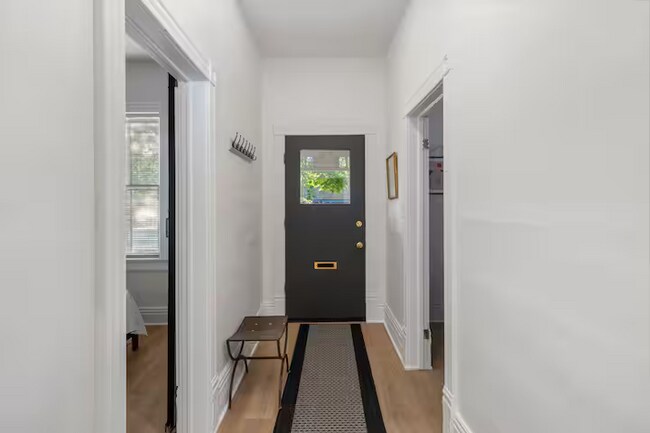 Photo du bâtiment - Spacious 3-Bedroom, 2-Bathroom Home for Rent in Sarnia