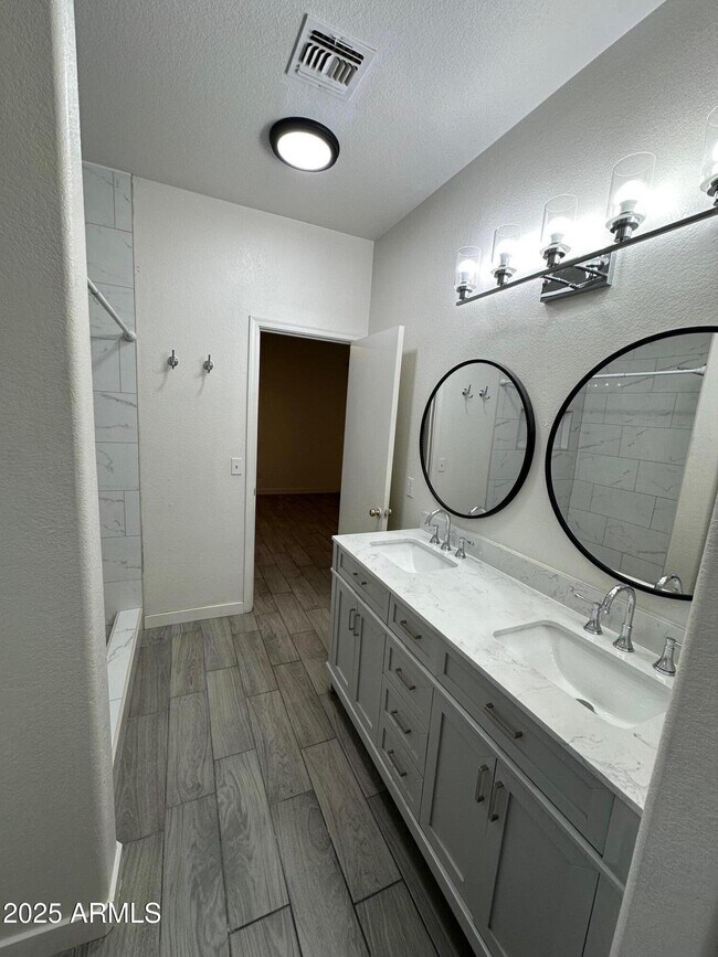 Building Photo - 2767 S Sailors Way