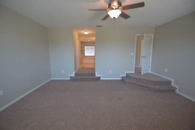 Building Photo - 3947 Stornoway Dr