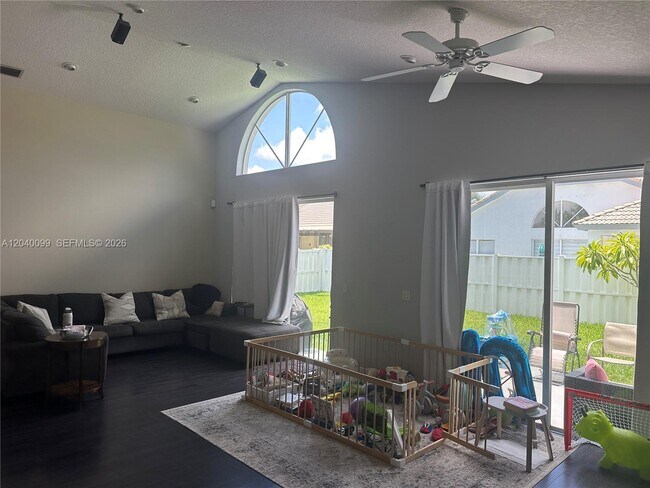 Foto del edificio - 16407 SW 1st Ct