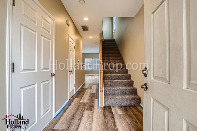 Foto del edificio - Lovely 3-Bed Hillsboro Duplex with a Fence...