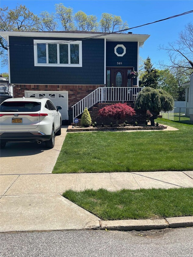 568 S 15th St, Lindenhurst, NY 11757 House Rental in Lindenhurst, NY