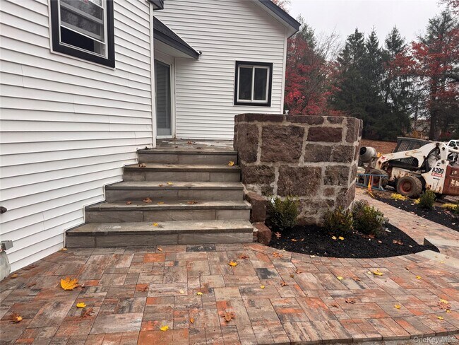 Building Photo - 263 S Mountain Rd