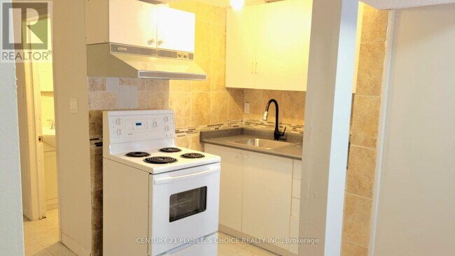 Photo du bâtiment - 23 Bruce Beer Dr