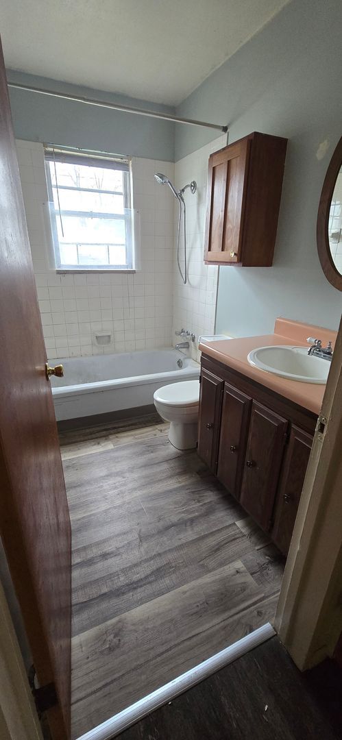 Foto del edificio - 2-Bedroom, 1-Bath Home with Carport & Fenc...