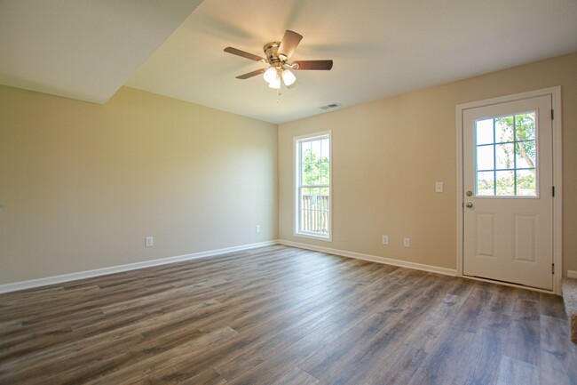 Building Photo - Pet Friendly Two Bedroom!