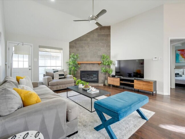 Foto del edificio - 4215 Voss Hills Pl