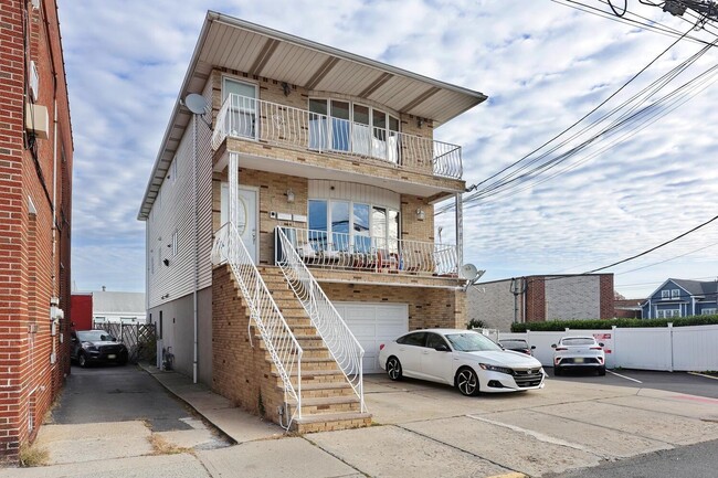 Building Photo - 1150 70th St