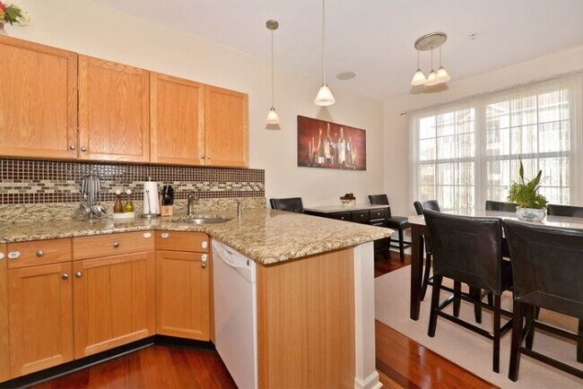 Building Photo - 123 Brittany Ct