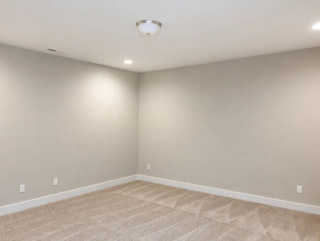 Foto del edificio - Beautiful 3 Bedroom, 3.5 Bath Townhome with 2-Car Garage @ Townes at Cheswick – Available August 10!