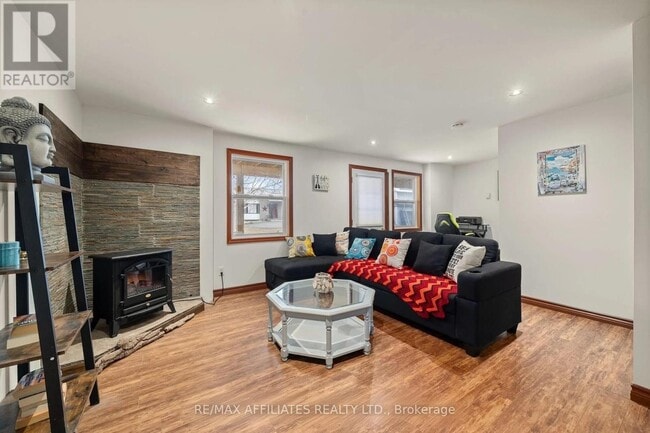Building Photo - 96 Bayview Dr