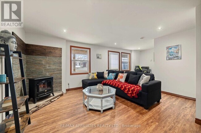 Photo du bâtiment - 96 Bayview Dr