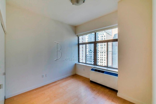 Foto del edificio - 90 Washington St