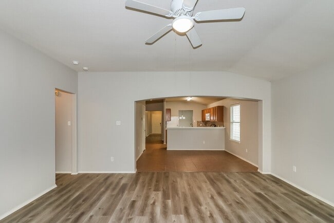 Foto del edificio - 3510 Aztec Wood Dr