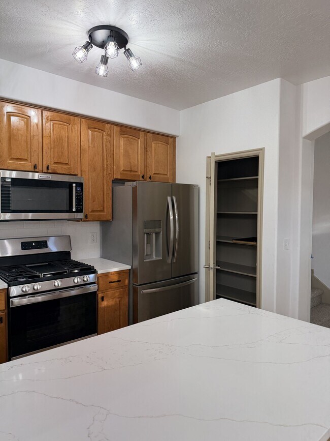 Building Photo - 1138 Kensington Dr