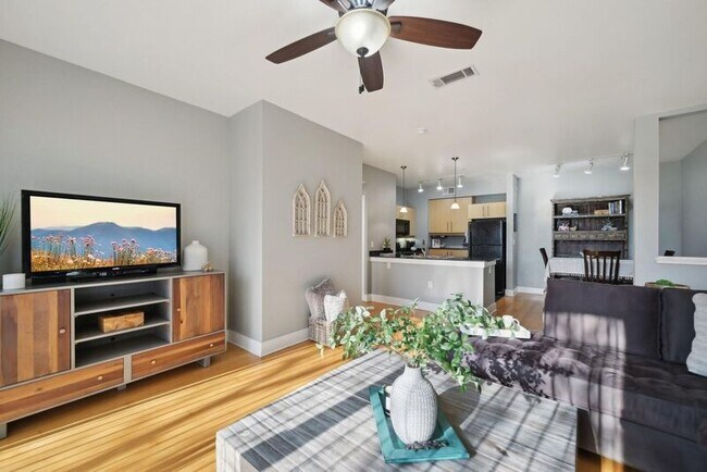 Foto del edificio - 4414 Cedar Springs Rd