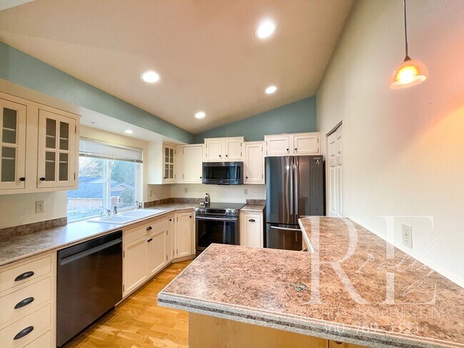 Foto del edificio - Garden Oasis at Contemporary 3-Bed
