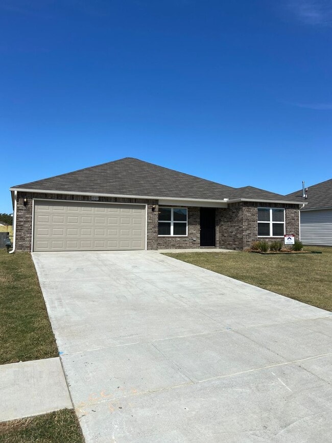 Building Photo - Four Bedroom | Two Bathroom Home in Wood at White Oak