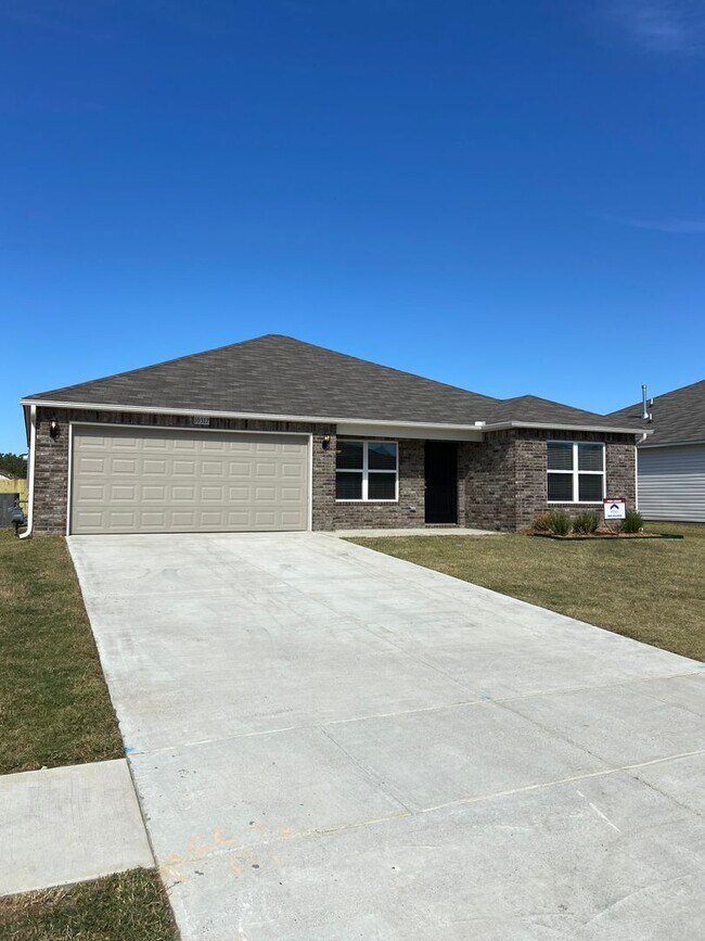 Foto del edificio - Four Bedroom | Two Bathroom Home in Wood at White Oak