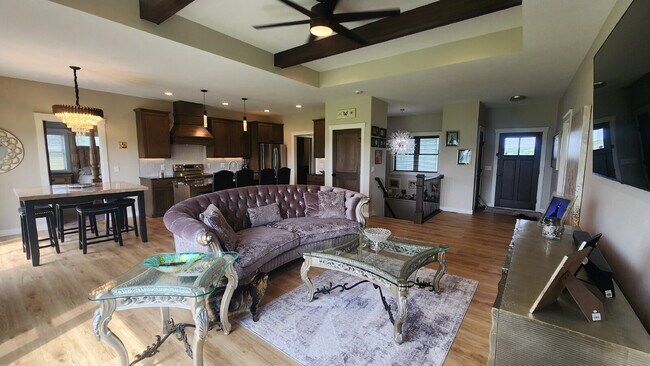 Building Photo - 5 Bedroom, 3 Full Bathroom House with 3 Ca...