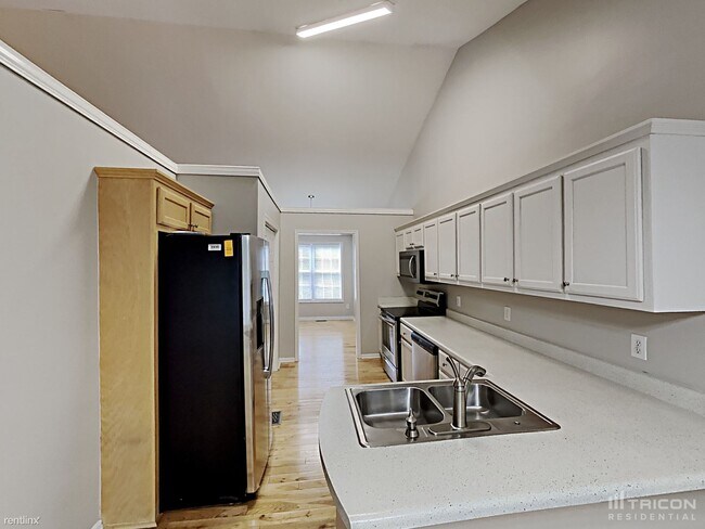 Building Photo - 37 Windrush Dr