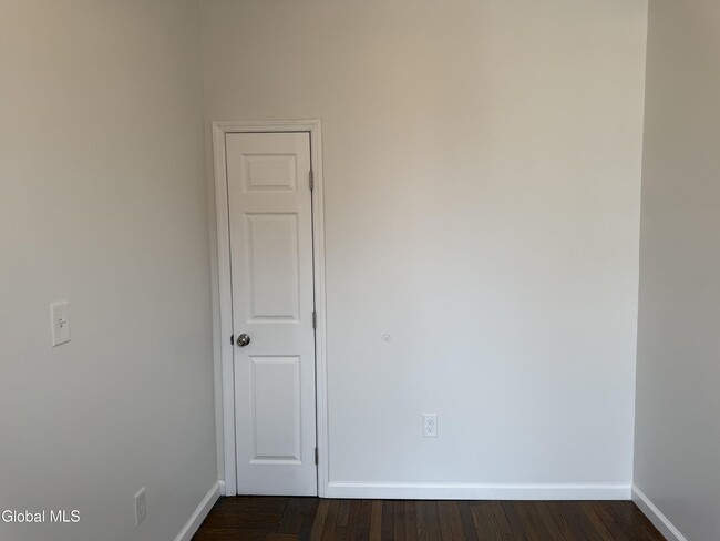 Foto del edificio - 346 Madison Ave