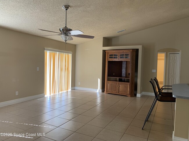 Building Photo - 2687 San Filippo Dr SE