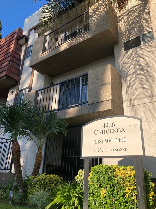 Foto del edificio - KBC Cahuenga