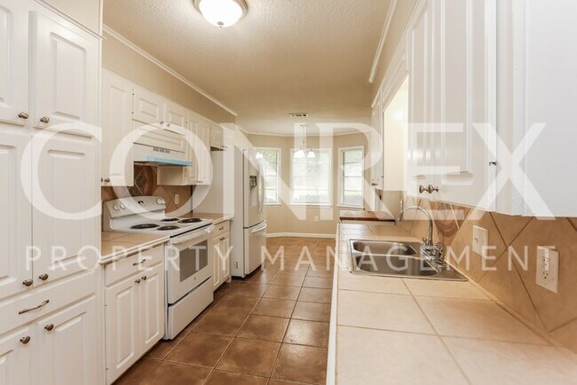 Building Photo - 3331 Lanell Ln