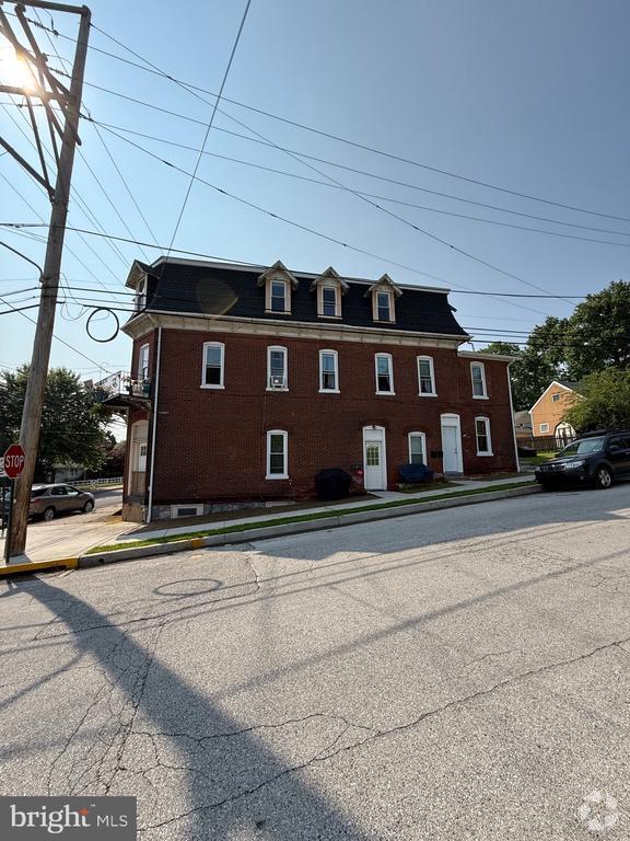 Building Photo - 300 S Main St