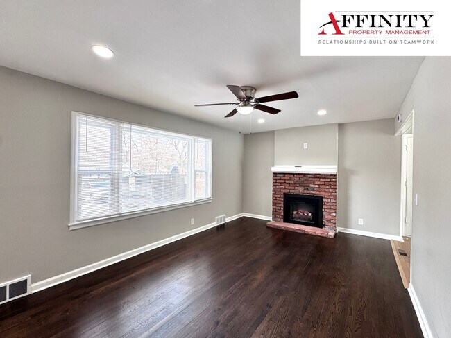 Building Photo - 5625 N Amoret Ave