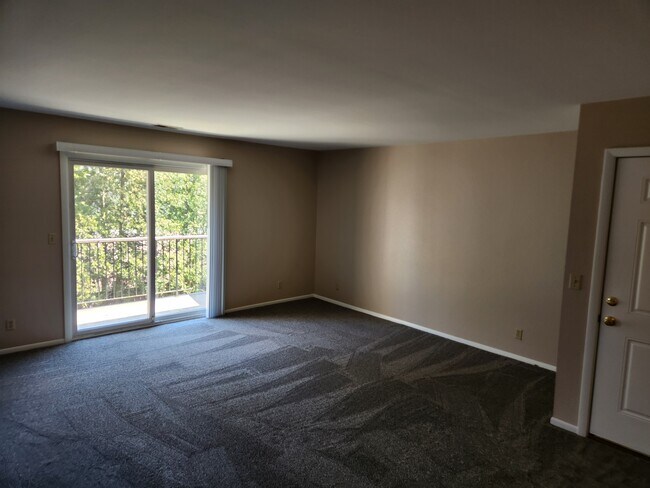 Foto del edificio - 5012 Russell St